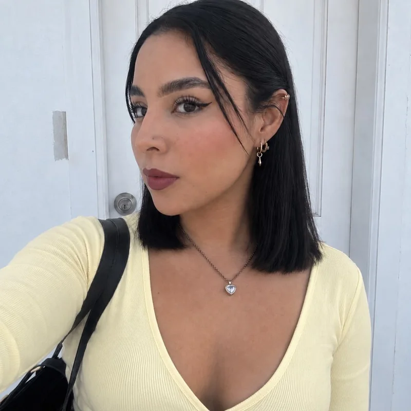 Alexa Lara, fotografía de su perfil personal @alexalrb