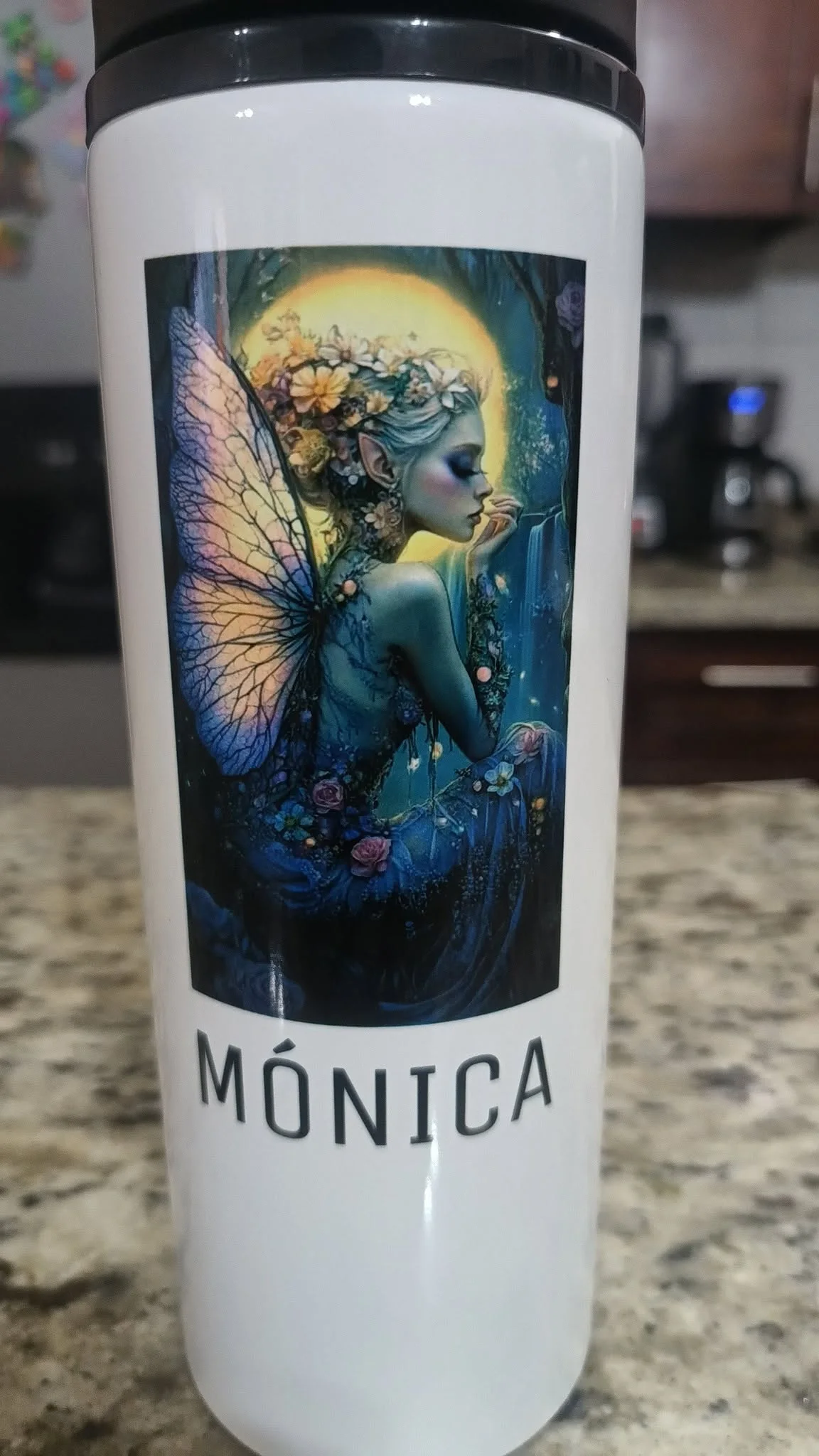 Termo blanco con nombre e ilustración de hada