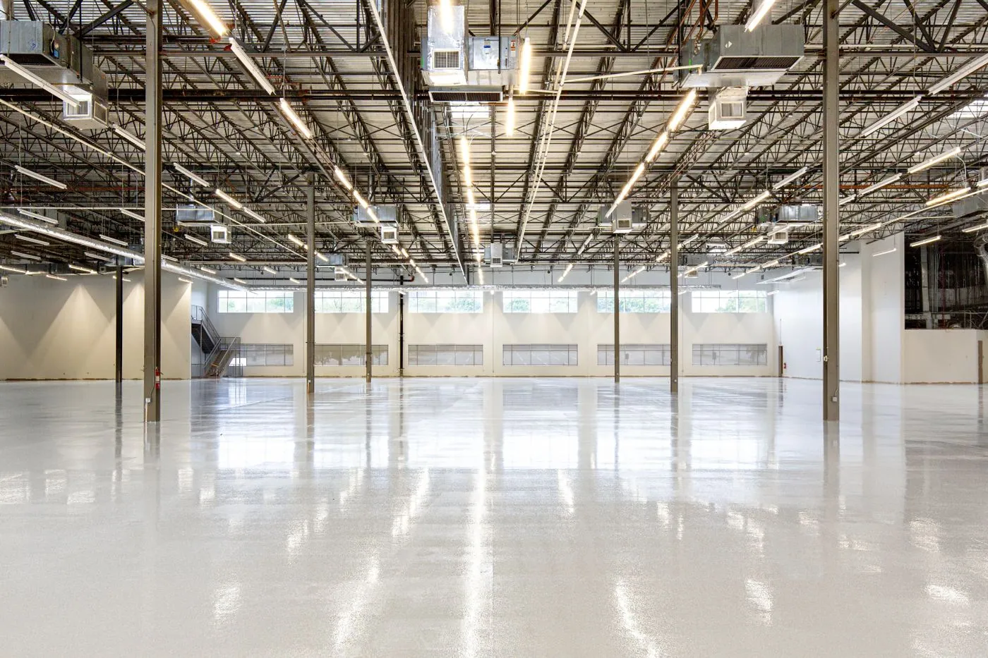 Nave industrial con piso de concreto · imagen ilustrativa