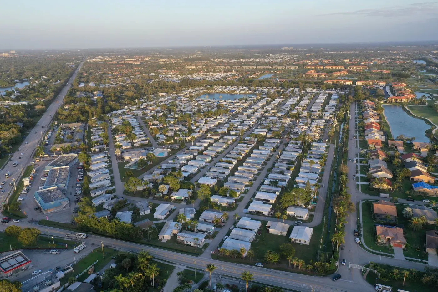 Vista aérea de un barrio residencial · imagen ilustrativa